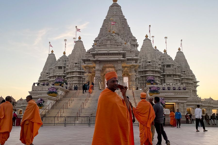 the hindu temple baps swaminarayan akshardham in new jersey