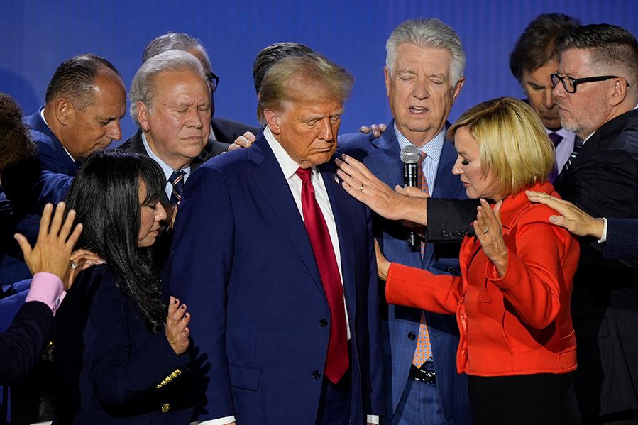 president trump's evangelical advisory board praying for him